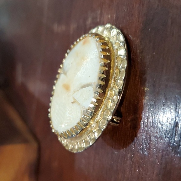 VINTAGE AGED VICTORIAN PENDANT BROOCH PIN GOLDTONE - Picture 2 of 9